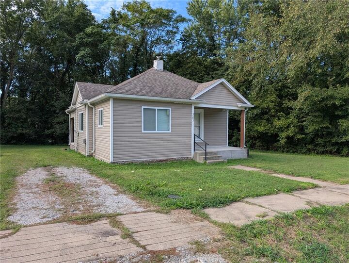Property Photo: 307 E Black Diamond Street MO 64085