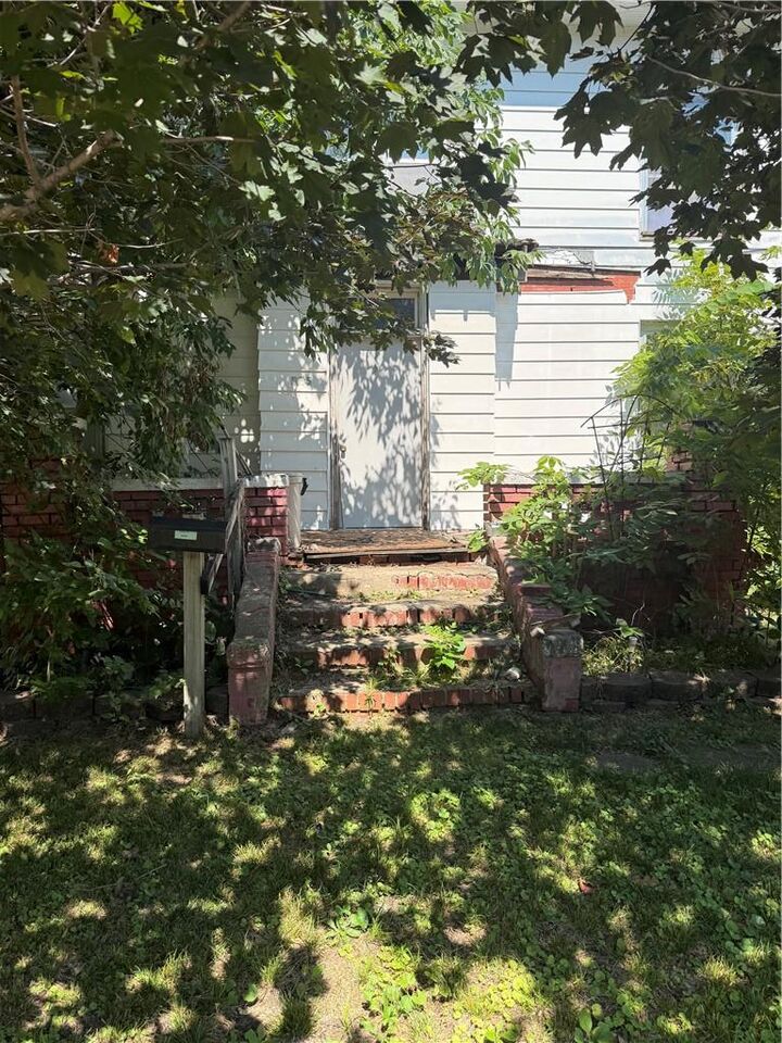 Property Photo: 525 W 1st Street W MO 64468
