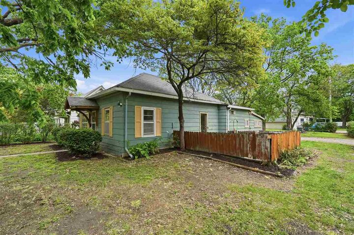 Property Photo: 811 S 5th Street IA 52556
