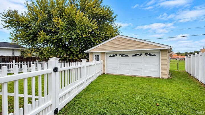 Property Photo: 1106 E Grant Street IN 46952-3018