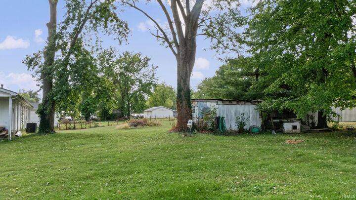 Property Photo:  92 SW 10th Street  IN 47441 