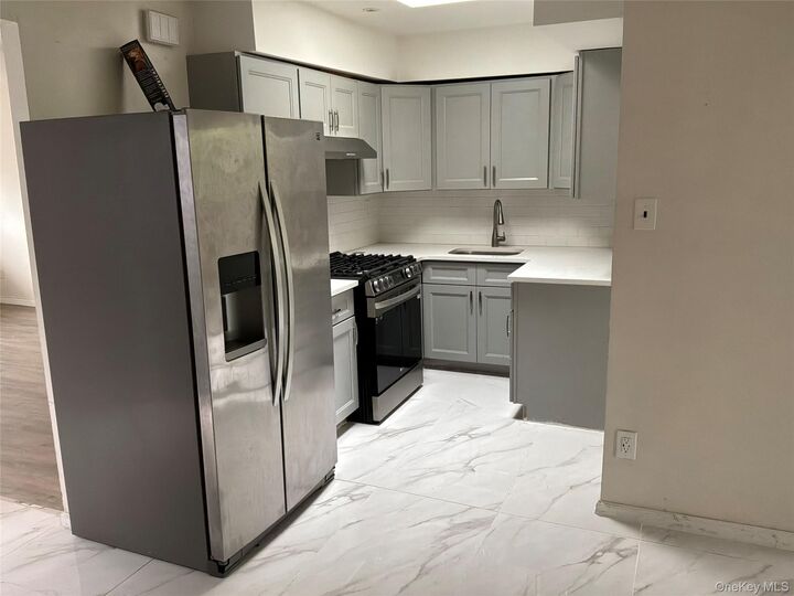 Property Photo:  1020 E 213th Street  NY 10469 