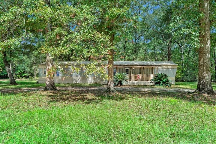 Property Photo: 7740 Murray Oaks Drive AL 36544