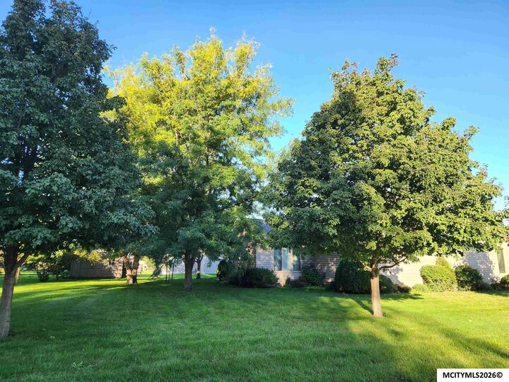 Property Photo: 3399 Saratoga Ct IA 50401