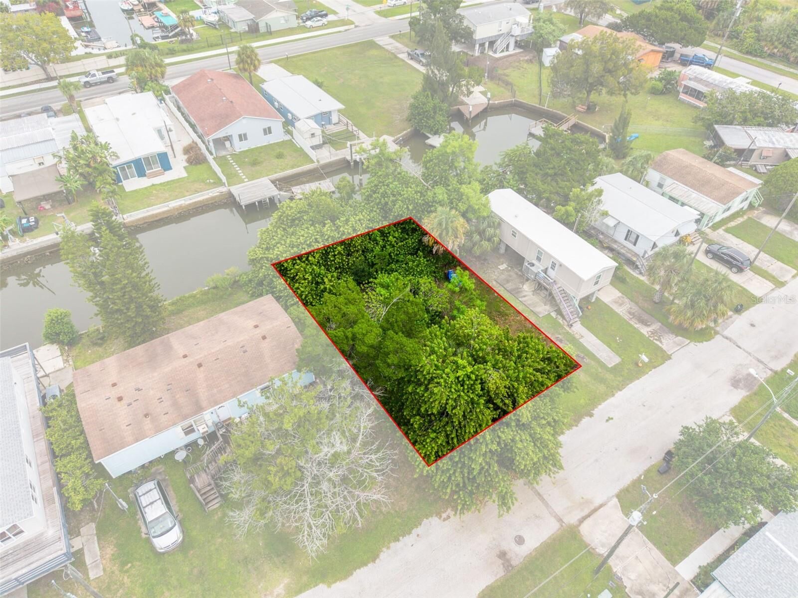 Property Photo:  6825 Albatross Lane  FL 34667 