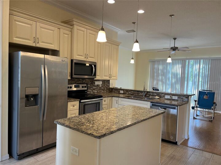 Property Photo:  635 Kenneth Way  FL 34689 