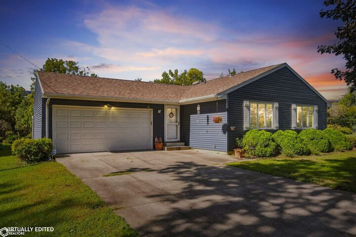Property Photo:  1109 S 12th Street  IA 50158 