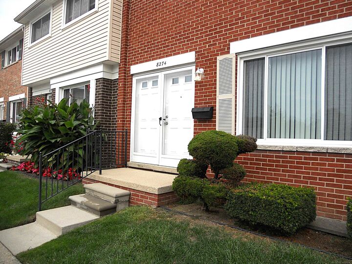 Property Photo:  8274 Farnum Circle  MI 48093 