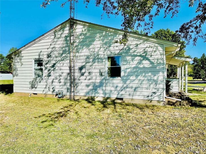 Property Photo:  606 E Plum Street  IL 62272 
