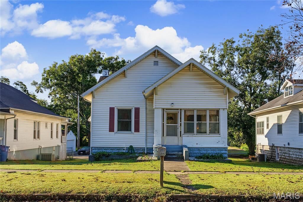 Property Photo: 407 E Maple Street MO 63780