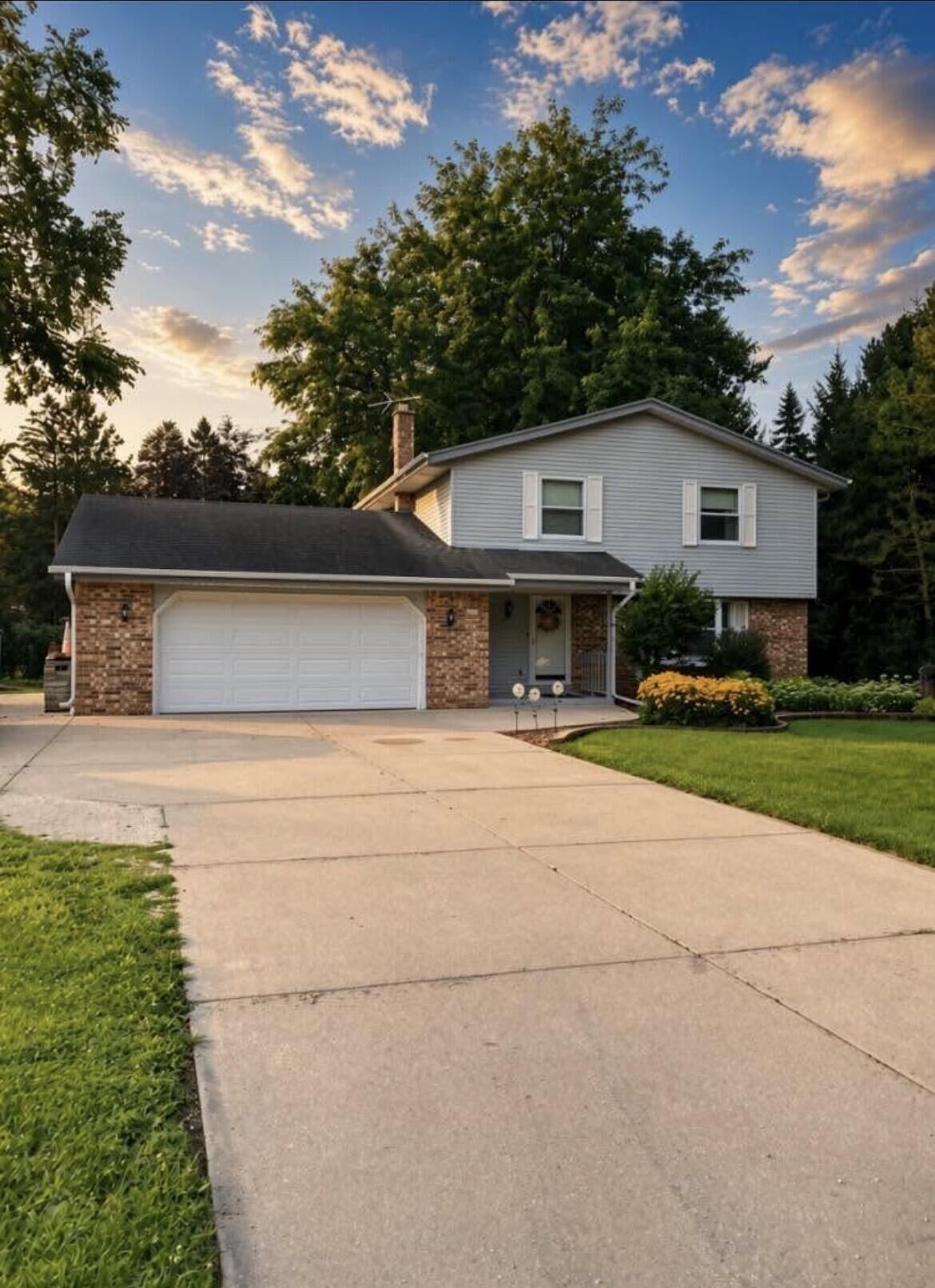 Property Photo: W360n7506 Thomas Dr WI 53066