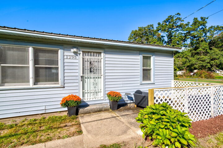 Property Photo: 1295 S Brooks Road MI 49442