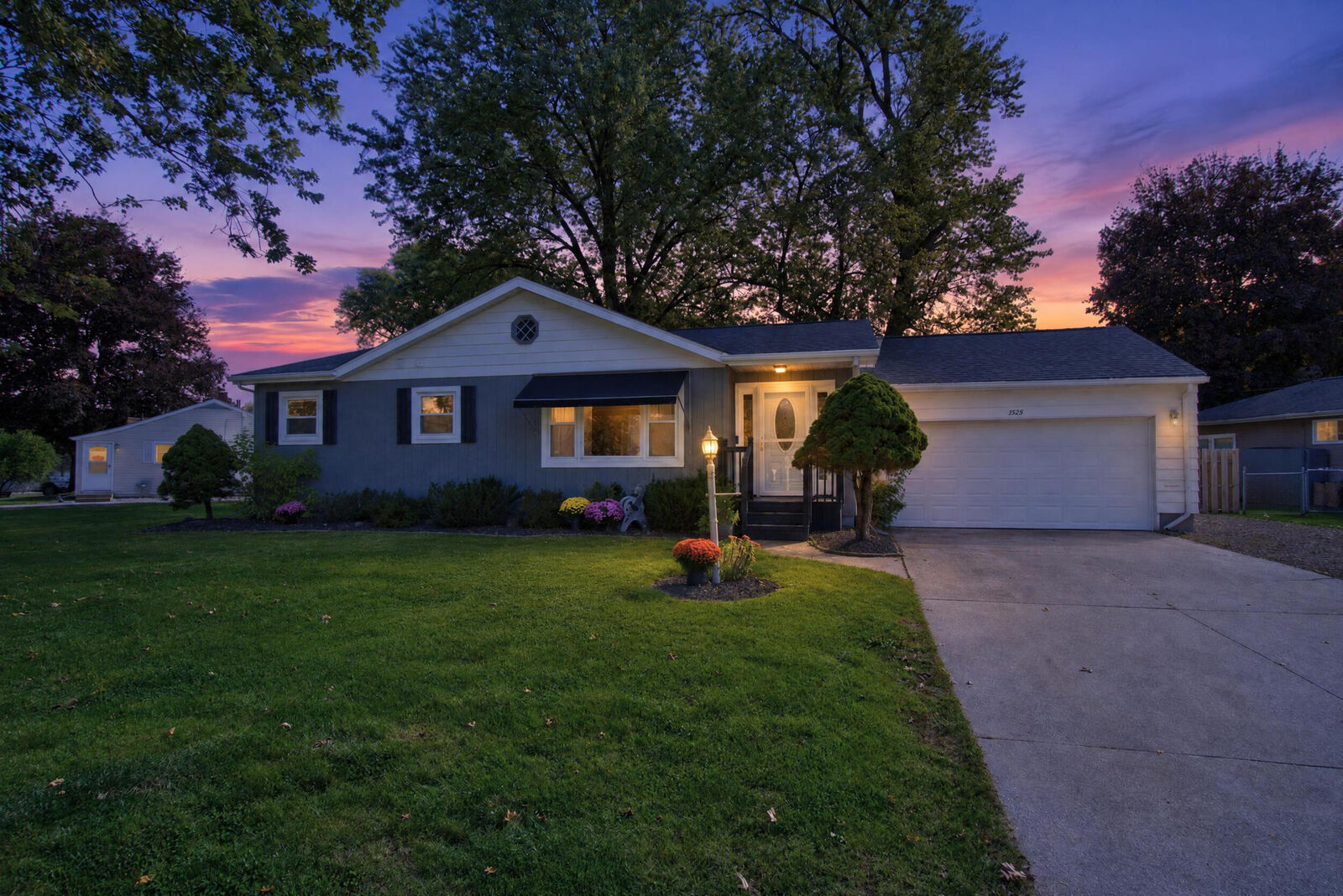 Property Photo:  1525 Devonshire Road  MI 49203 