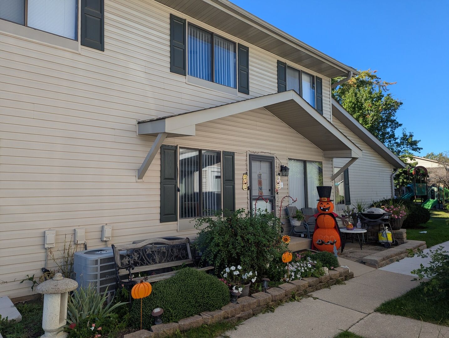 Property Photo:  2S758 Winchester Circle 3  IL 60555 