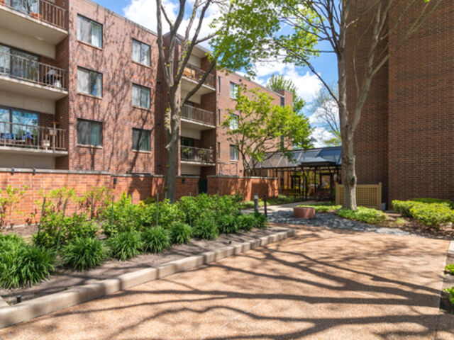 Property Photo:  2150 Bouterse Street 406D  IL 60068 