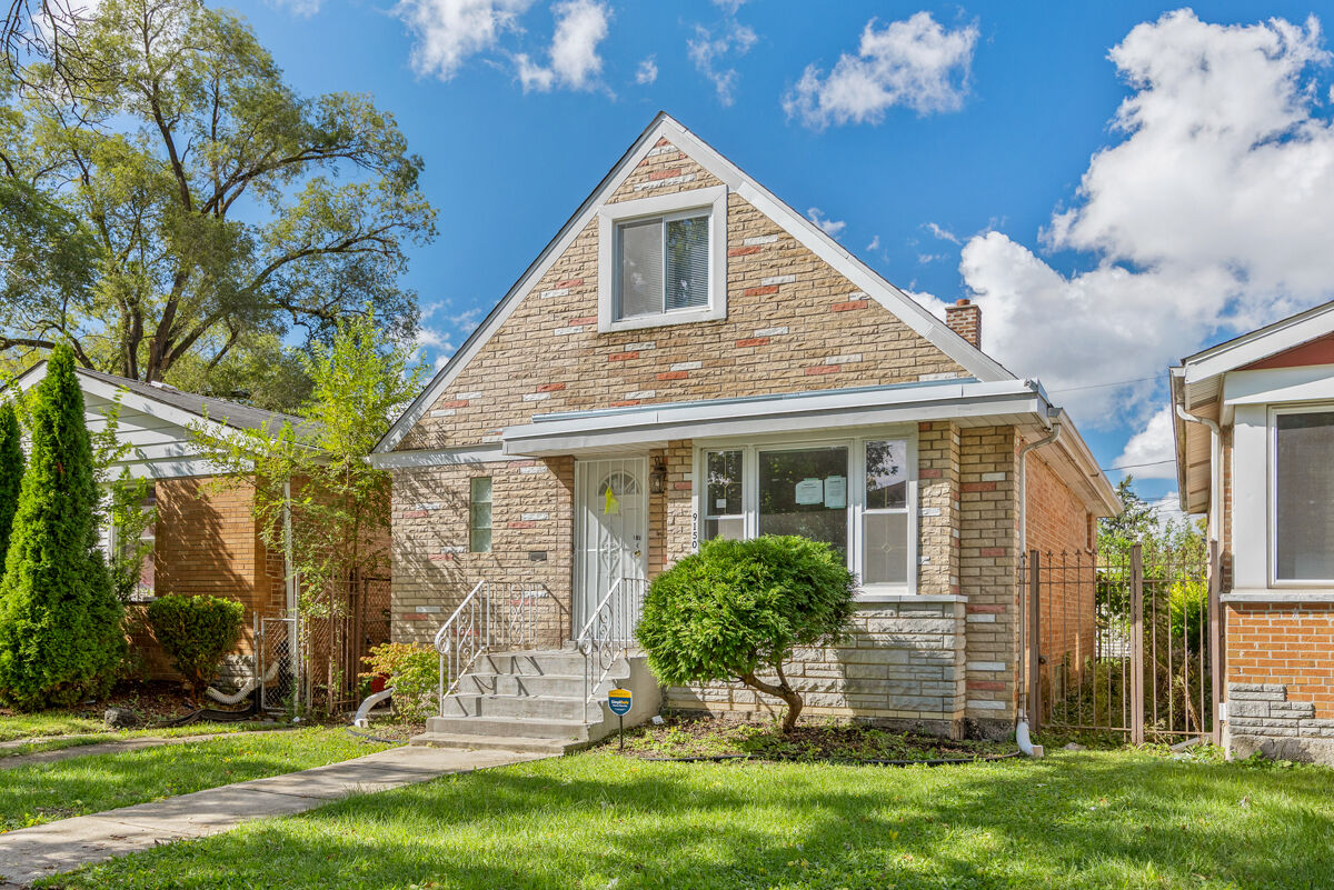 Property Photo: 9150 S Wallace Street IL 60620