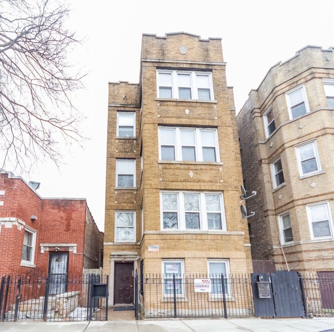 Property Photo:  1127 N Christiana Avenue 2  IL 60651 