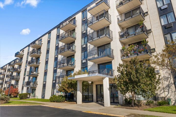 Property Photo:  9098 W Terrace Drive 6E  IL 60714 
