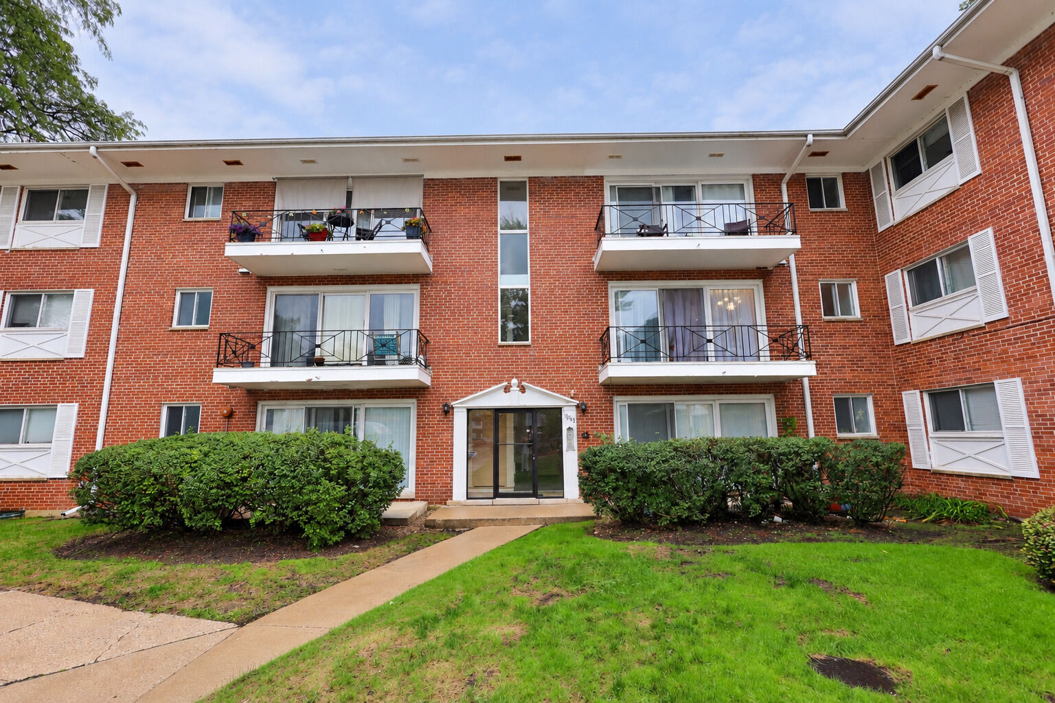 Property Photo:  10113 Old Orchard Court 103  IL 60076 