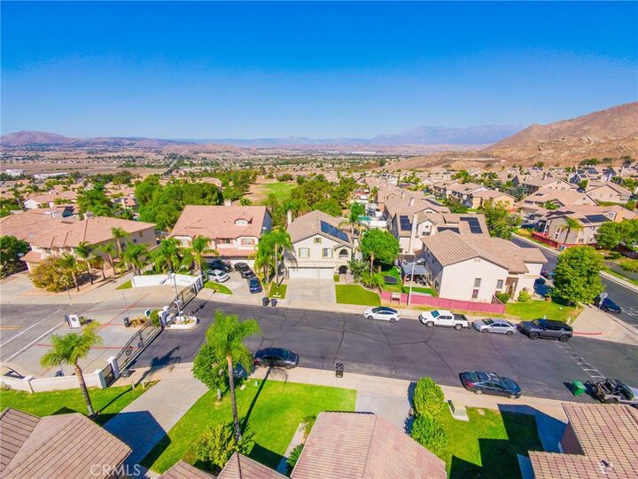 Property Photo:  27574 Corte Del Sol  CA 92555 