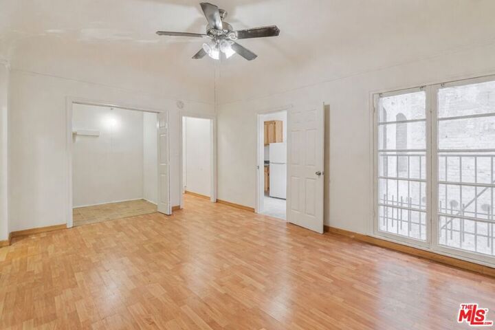 Property Photo:  400 S Kenmore Avenue 200  CA 90020 