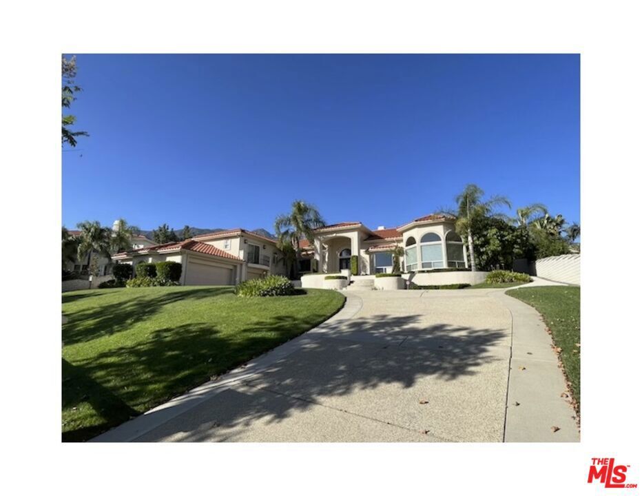 Property Photo:  