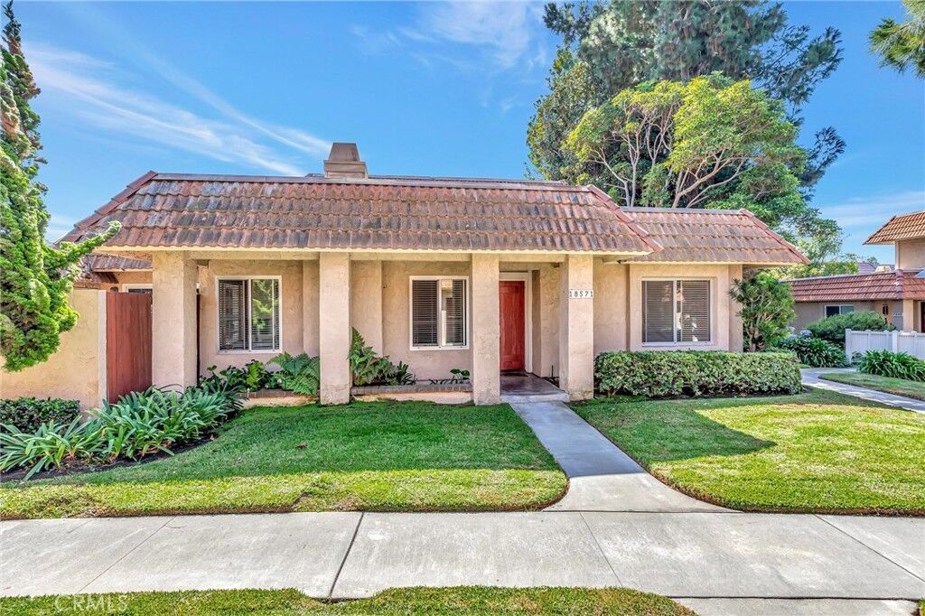 Property Photo:  18571 Edgebrook Lane  CA 92648 