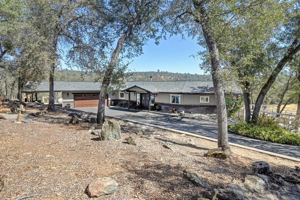 Property Photo: 4020 Saddlehorn Court CA 95682