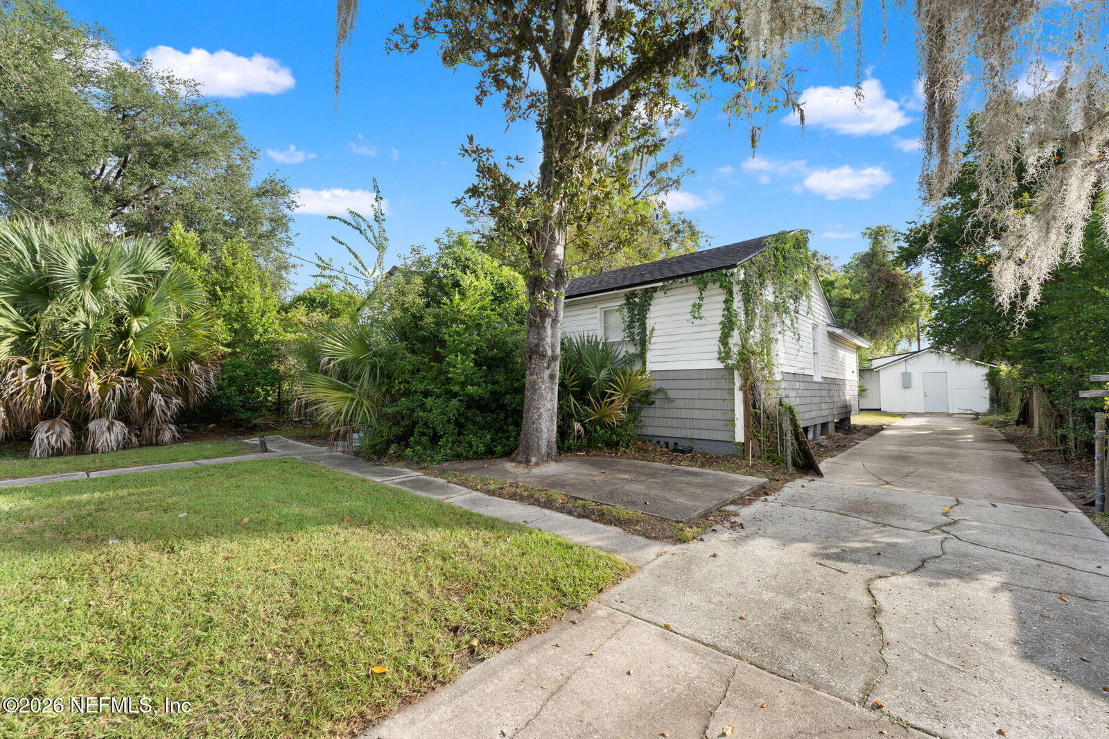 Property Photo: 821 Bunker Hill Boulevard FL 32208