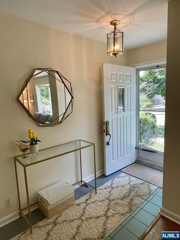Property Photo:  27 Greenway Court  NJ 07624 