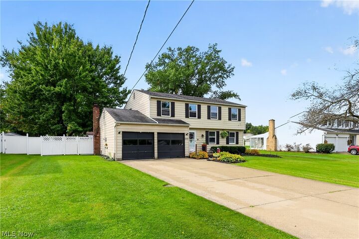 Property Photo:  355 Earl Drive NW  OH 44483 
