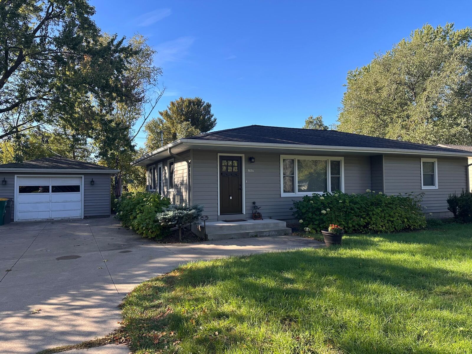 Property Photo:  806 Summer Street  WI 54016 