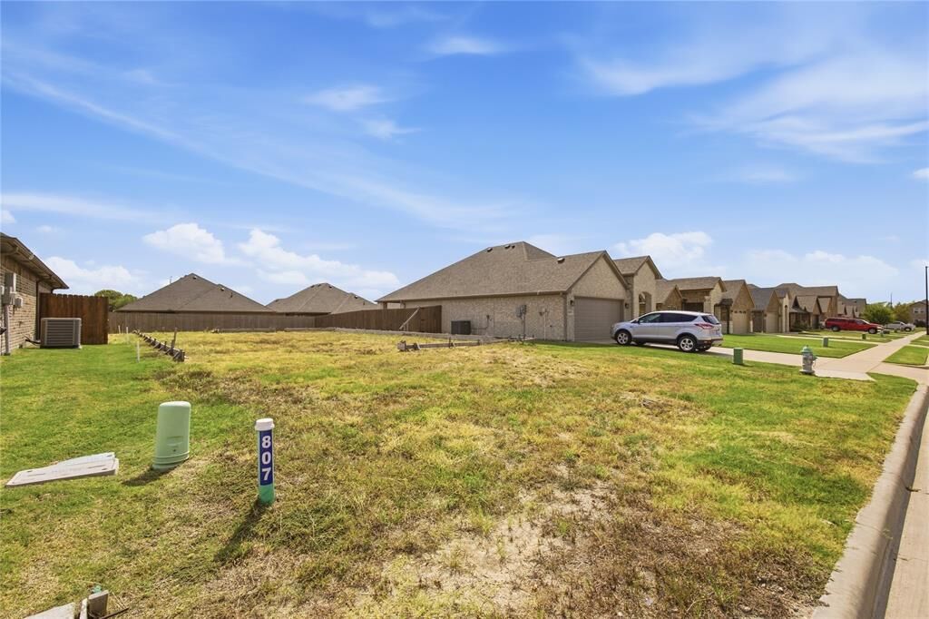 Property Photo: 807 Moseley Lane TX 75402