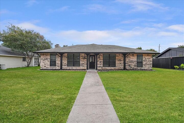 Property Photo:  236 Charles Street  TX 75115 