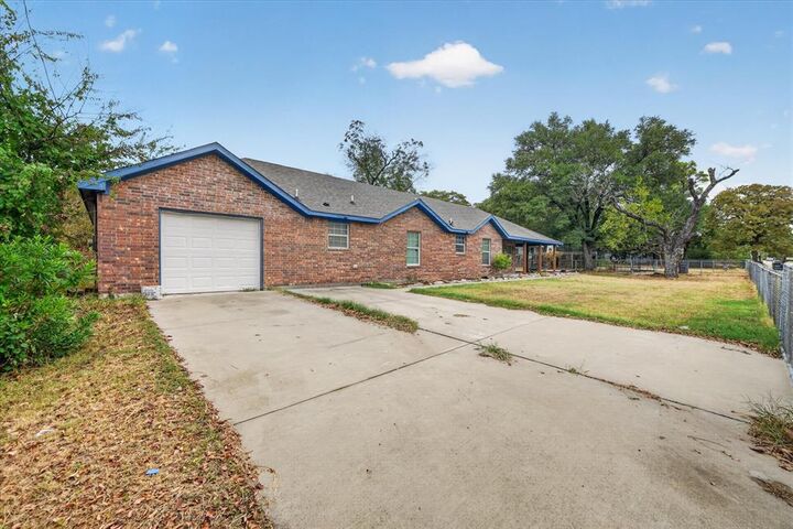 Property Photo: 3001 Caddo Trail TX 76135