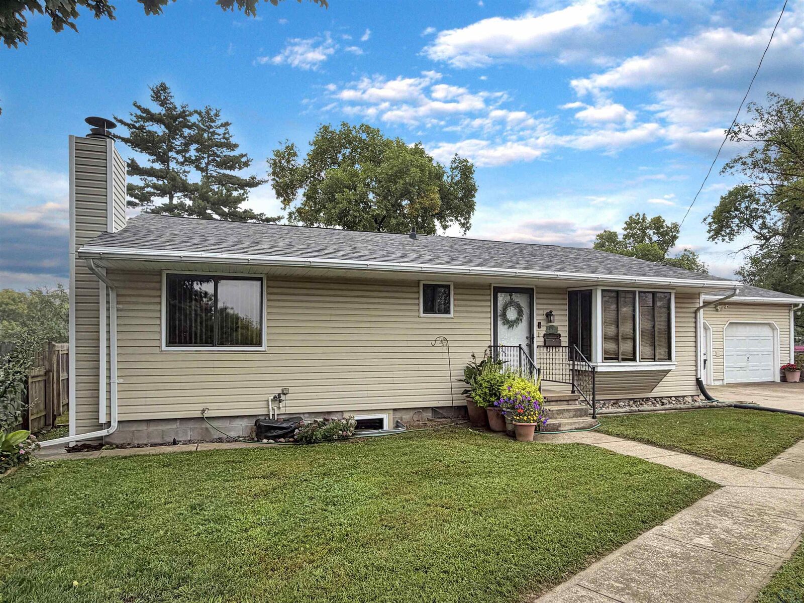 Property Photo:  1913 Riverview Blvd  IA 51103 