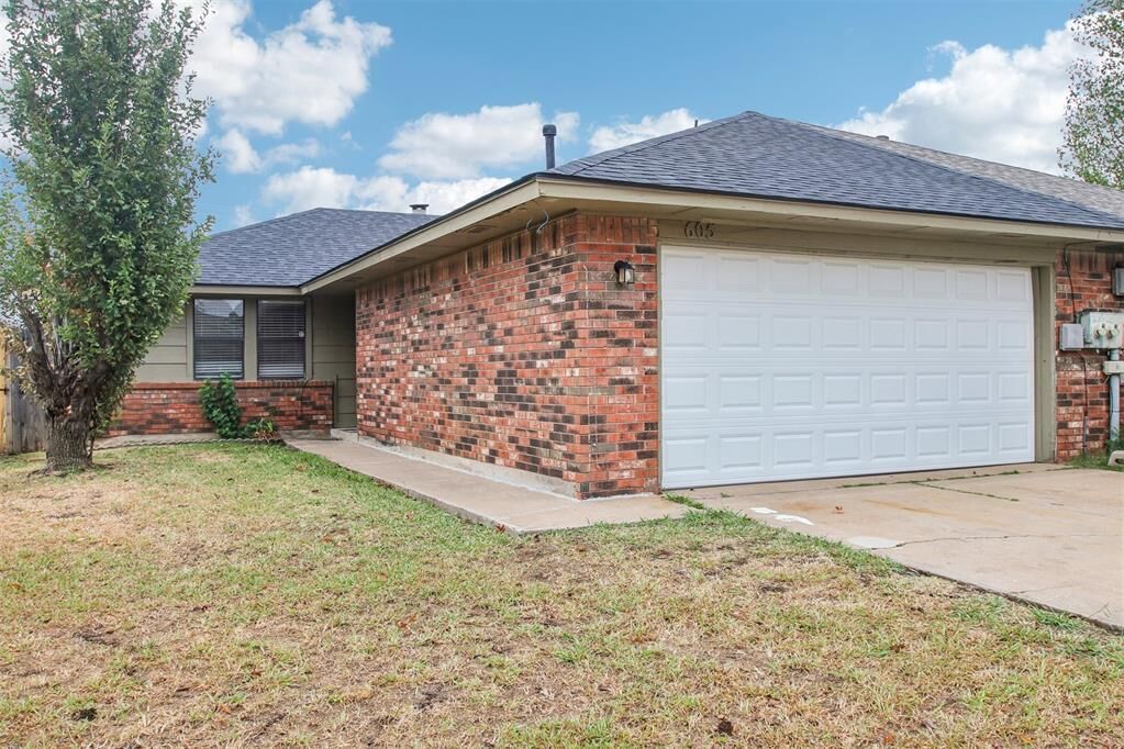 Property Photo: 605 NW 121st Terrace OK 73114