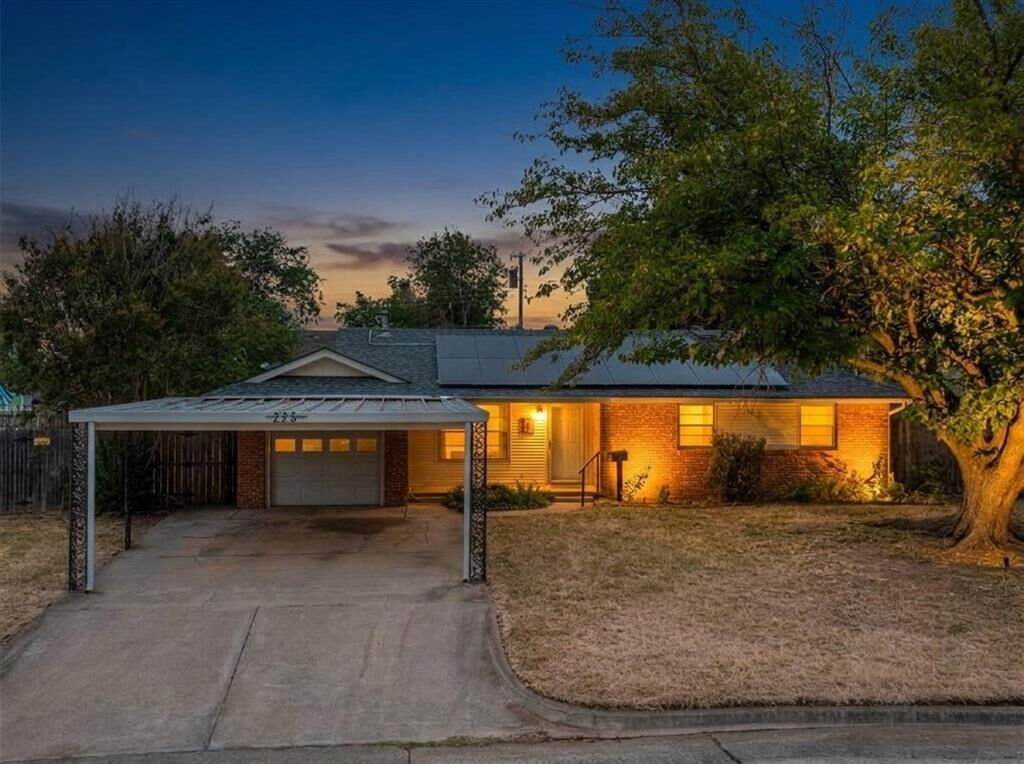 Property Photo:  225 Mimosa Drive  OK 73069 