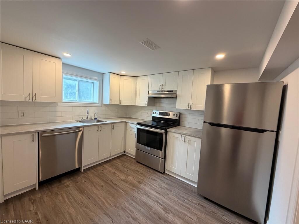 Property Photo:  246 East 27th Street  ON L8V 3G4 