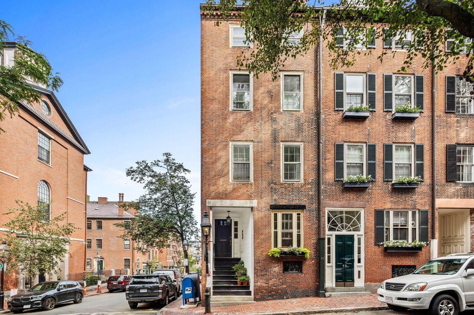 Property Photo:  65 Pinckney St 2  MA 02114 