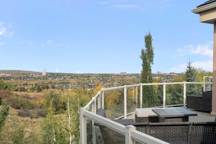 Property Photo:  6 Hemlock Crescent SW 405  AB T3C 2Z1 