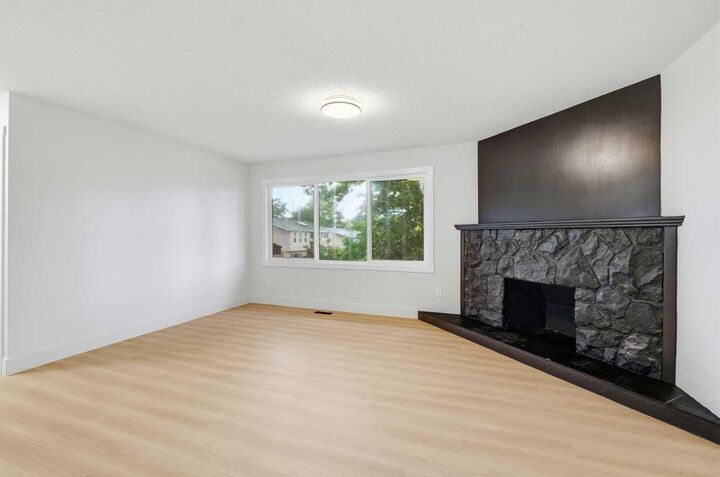 Property Photo:  724 55 Street SE  AB T2A 3R8 
