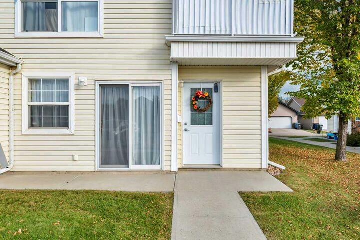 Property Photo:  33 Jennings Crescent 22  AB T4P 0A2 