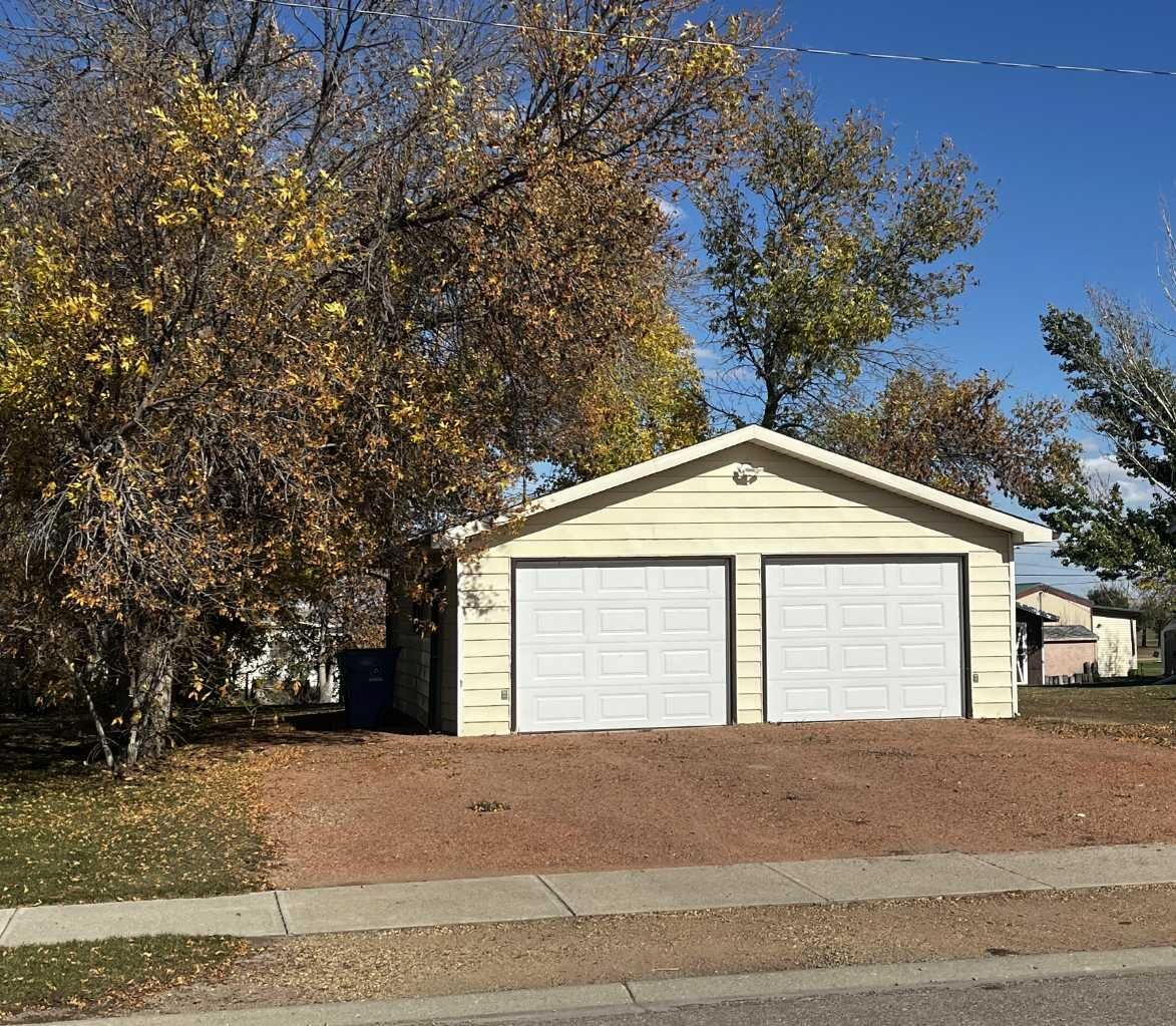 Property Photo:  236 2 Avenue W  AB T0J 1S0 