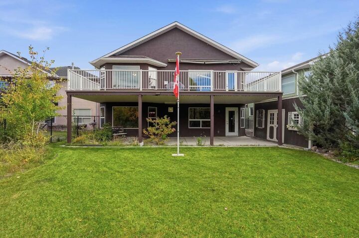 Property Photo:  407 Lineham Acres Bay NW  AB T1V 1T3 