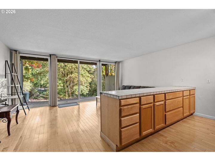 Property Photo: 100 Kerr Pkwy 6 OR 97035