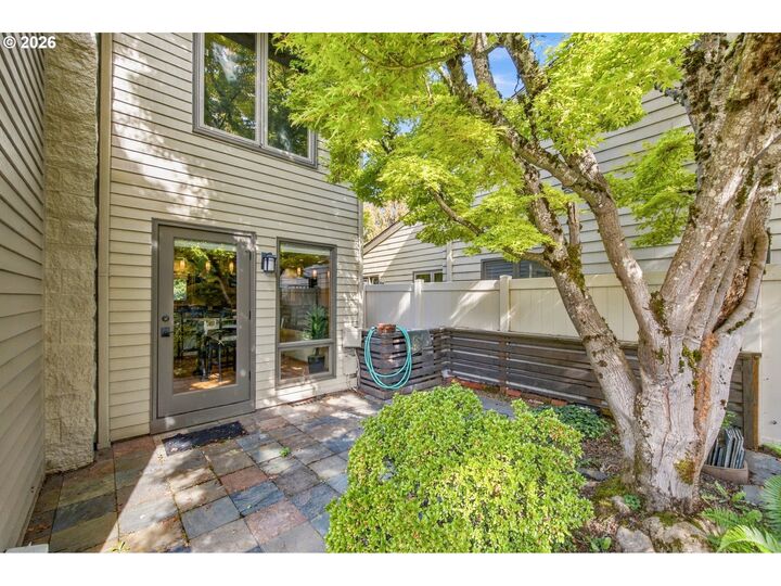 Property Photo: 2036 Eastwood Ln OR 97401