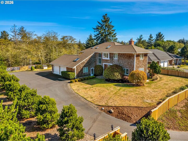 Property Photo: 2627 Pine Ridge Dr OR 97138