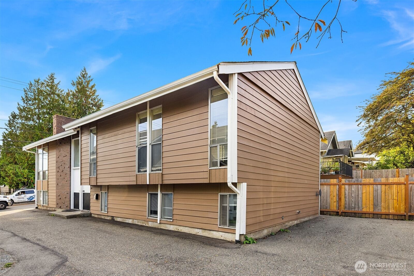 Property Photo:  326 NE 50th Street  WA 98105 