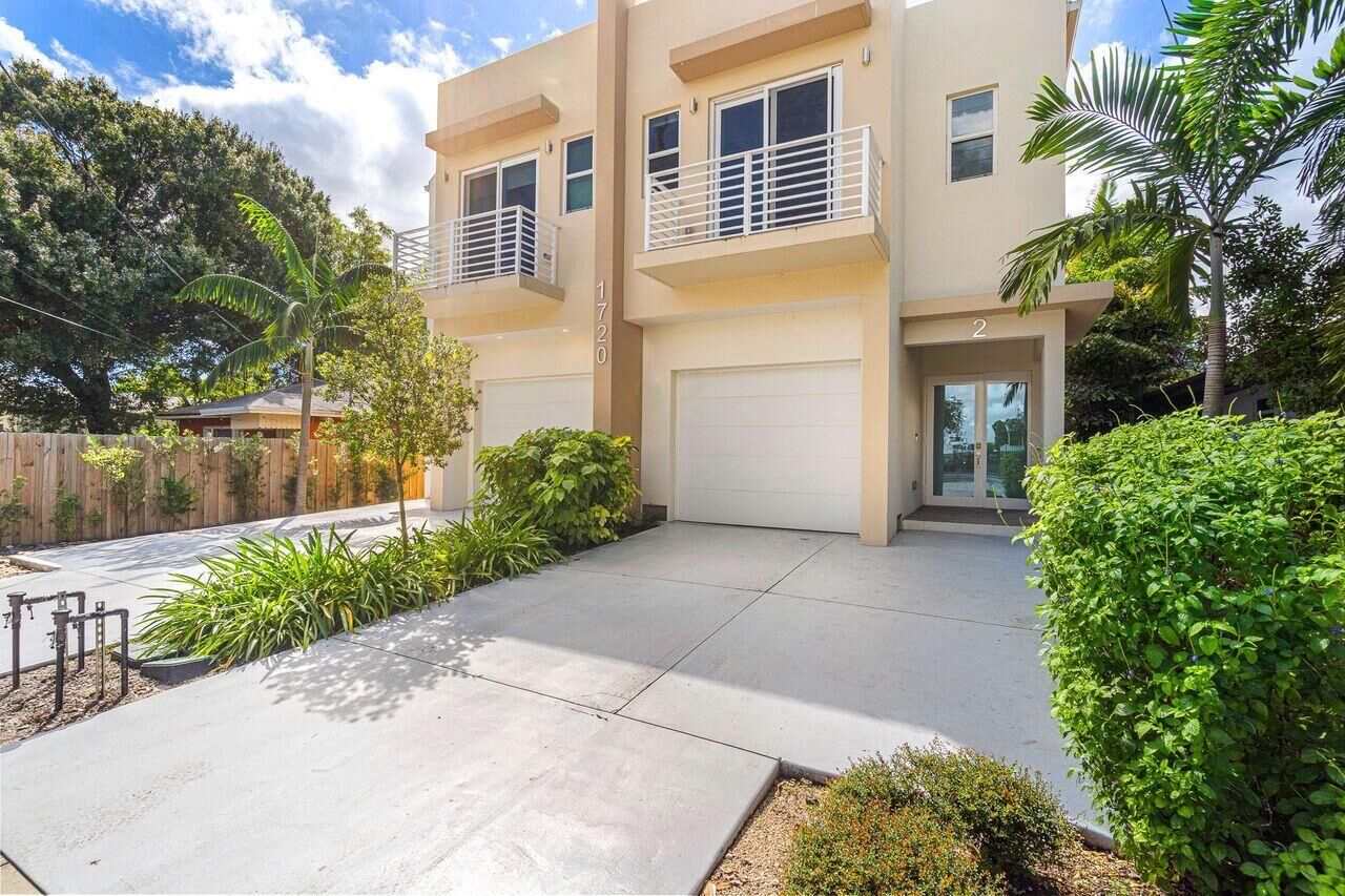 Property Photo:  1720 SW 20th Street  FL 33315 